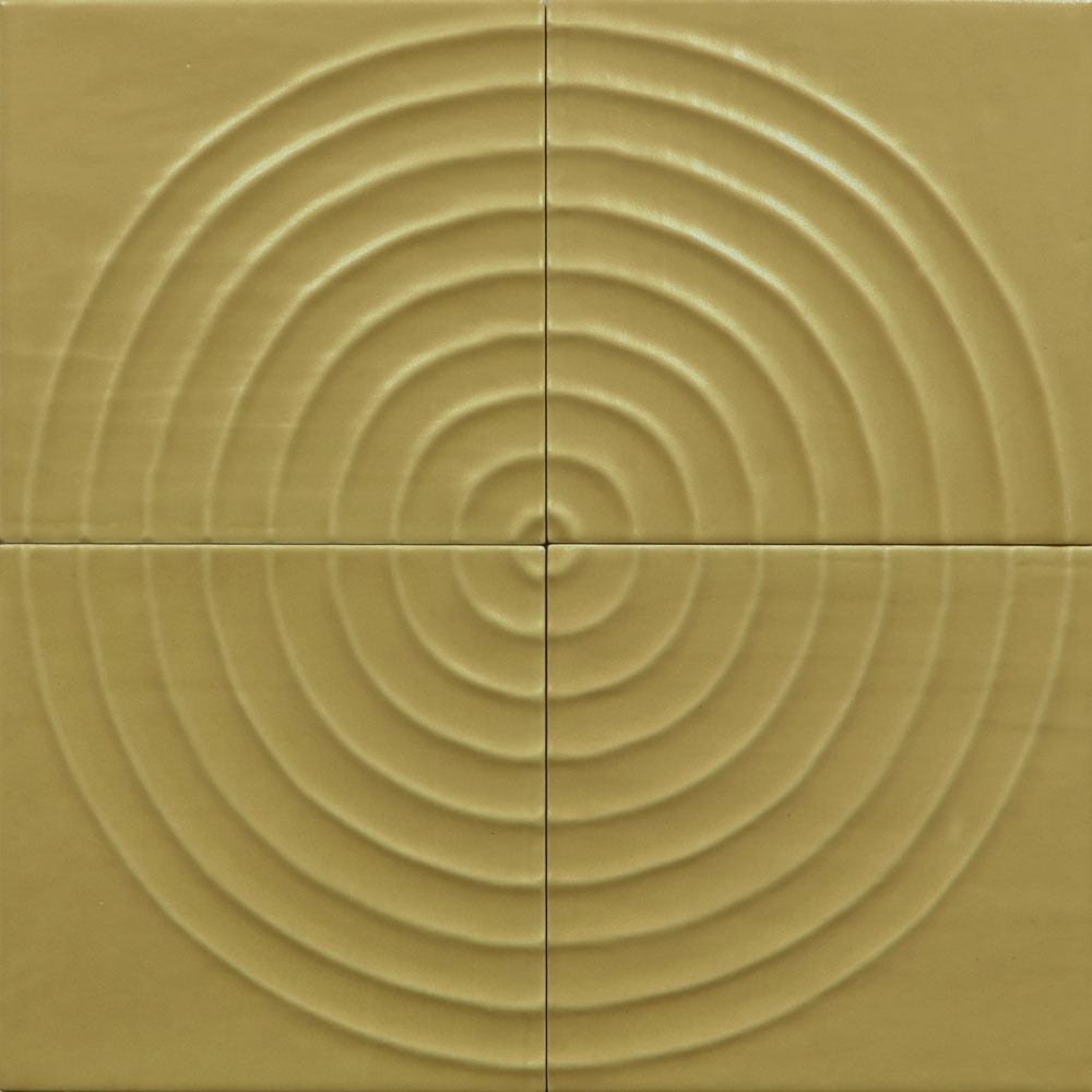 KERADOM「FLOW REEL MAT」。4枚を組み合わせた曲線のレリーフに、光が陰影をつくります。