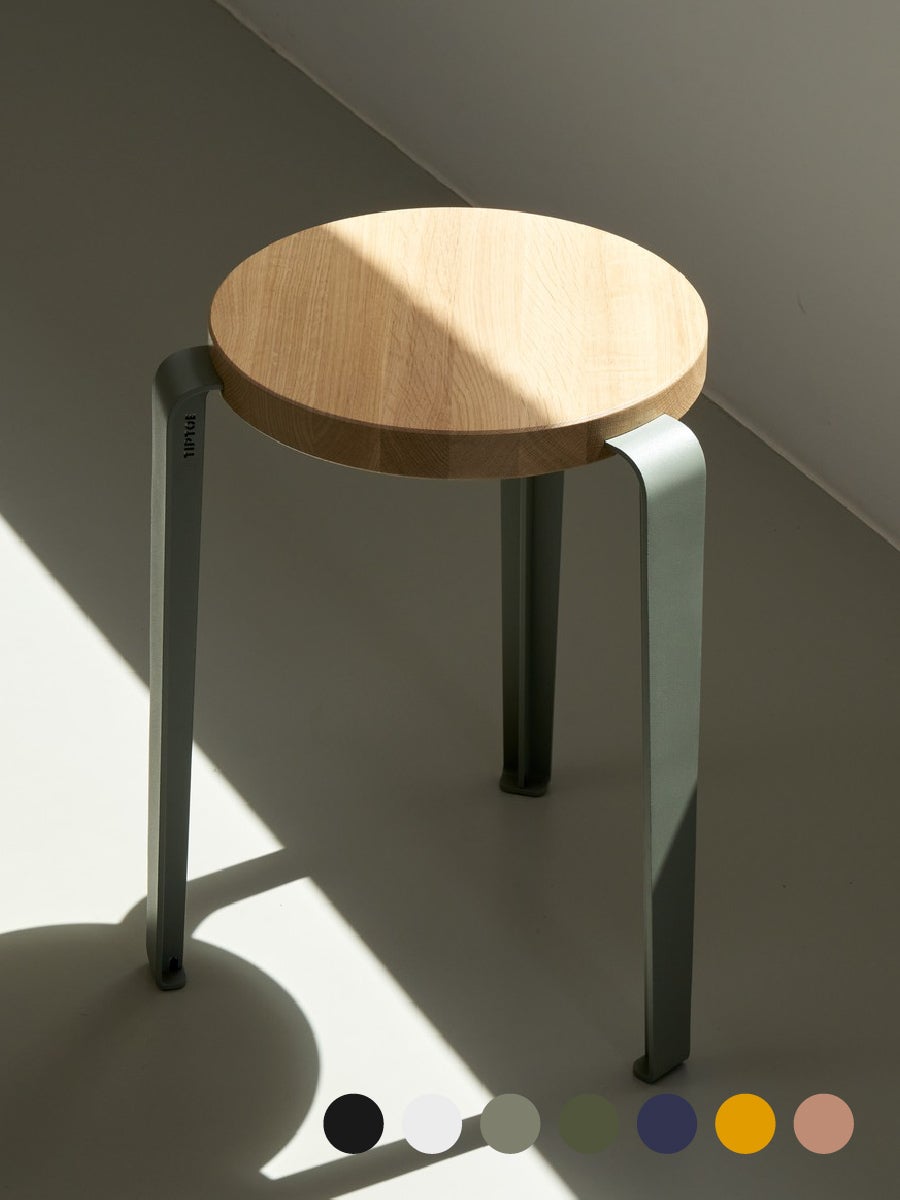 無垢オークの座面とスチール脚を組み合わせた、TIPTOE「LOU H45cm」。